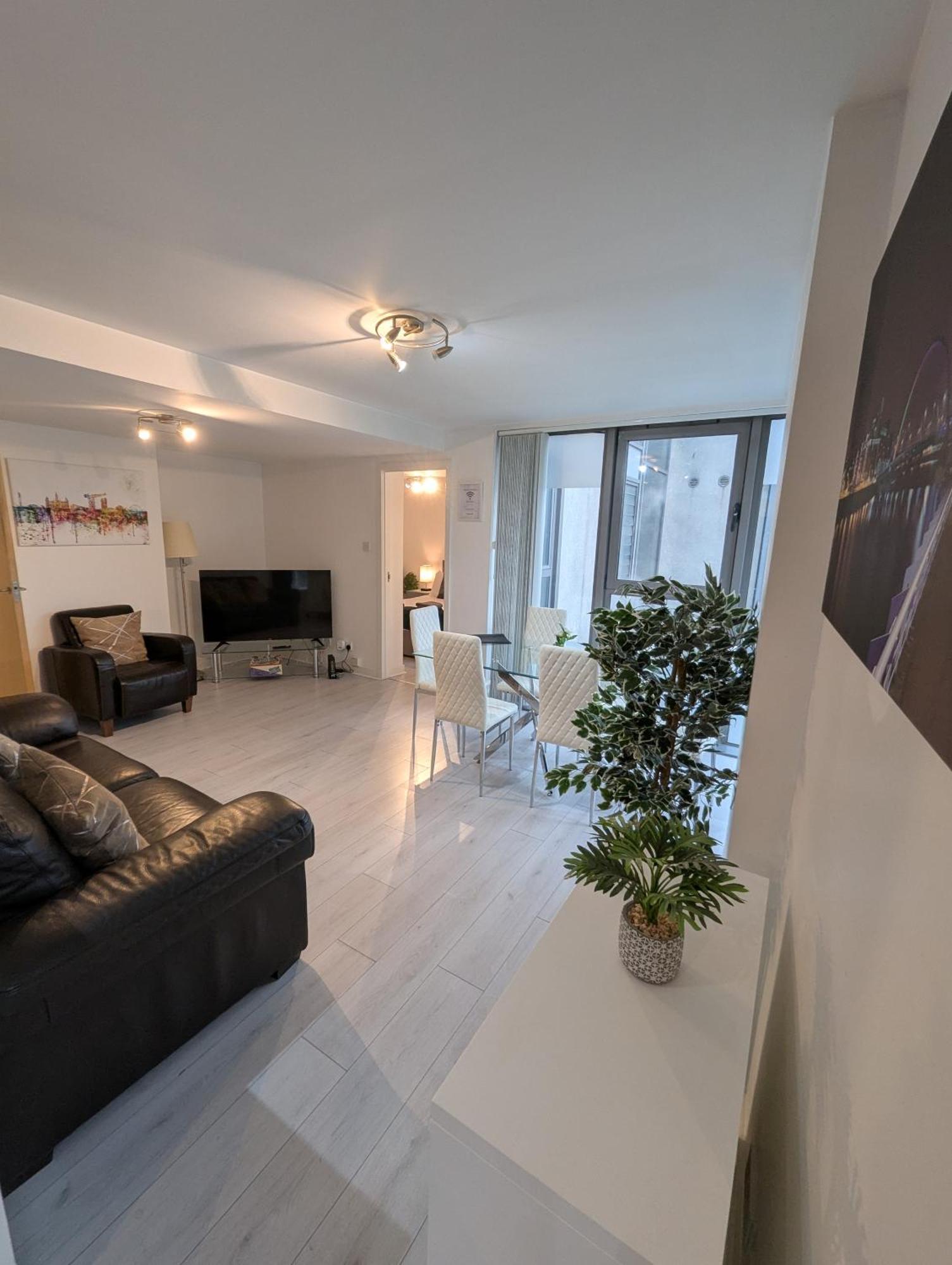Glasgow City Centre Waterfront Apartment 외부 사진