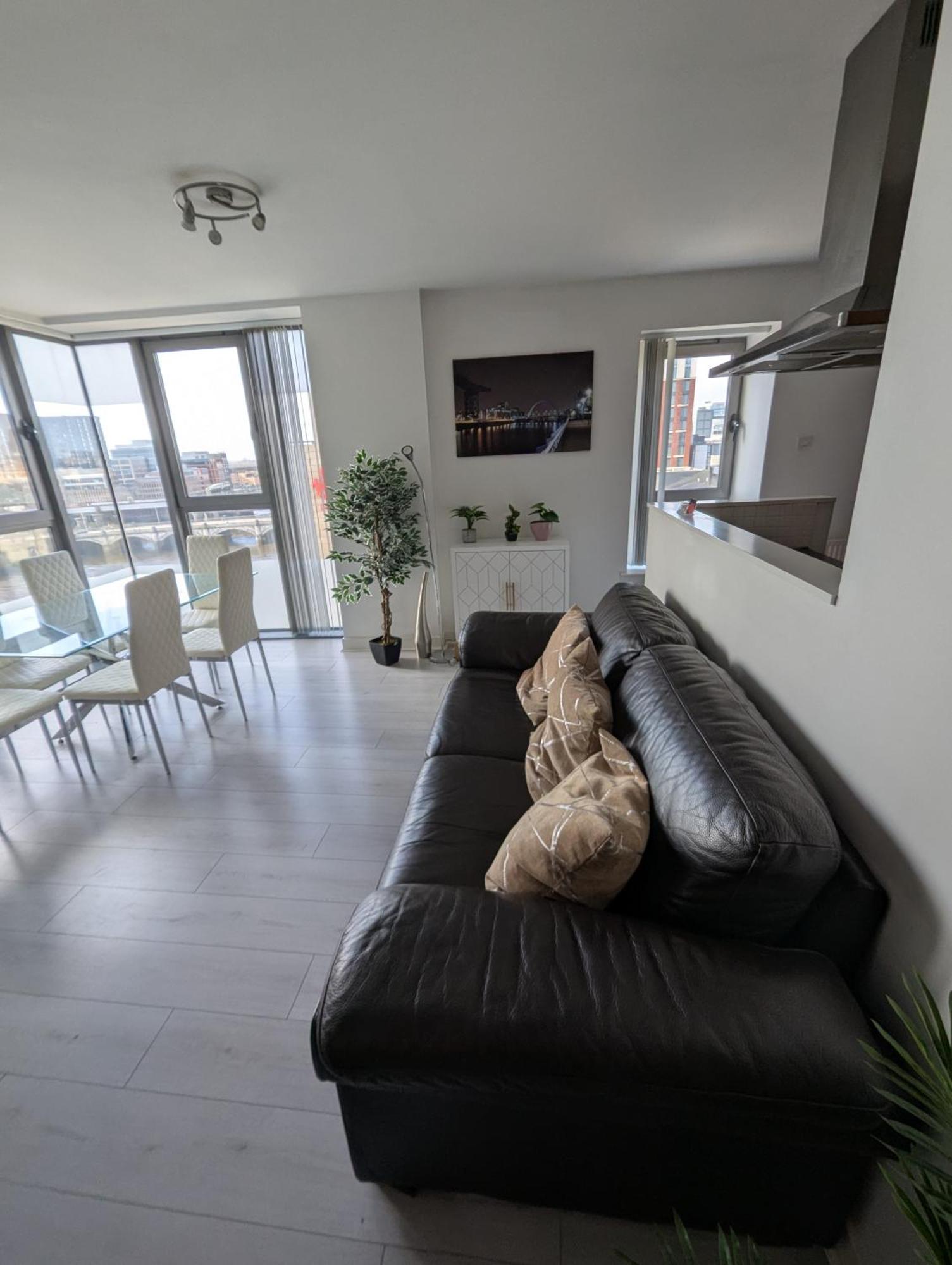 Glasgow City Centre Waterfront Apartment 외부 사진