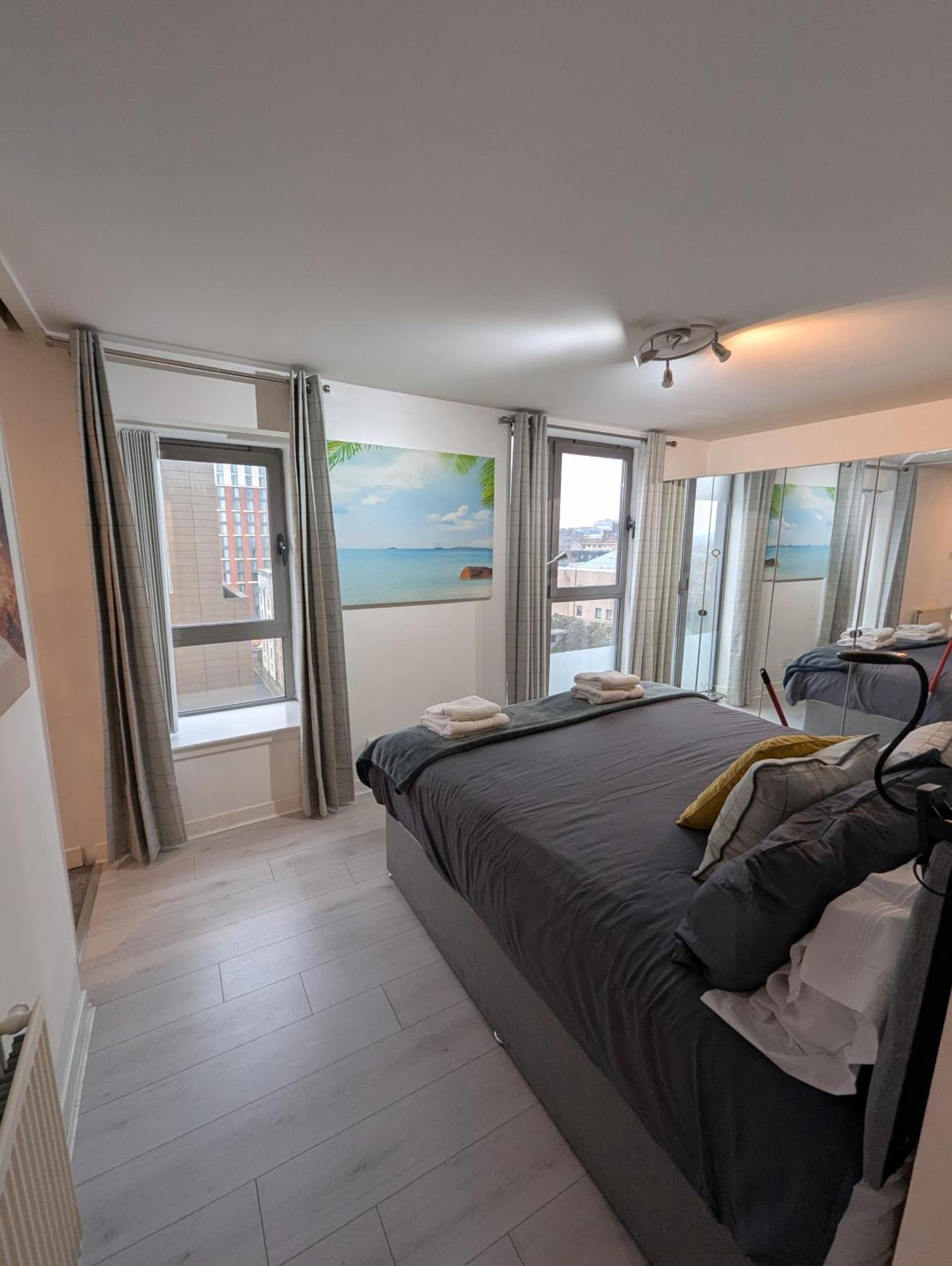 Glasgow City Centre Waterfront Apartment 외부 사진