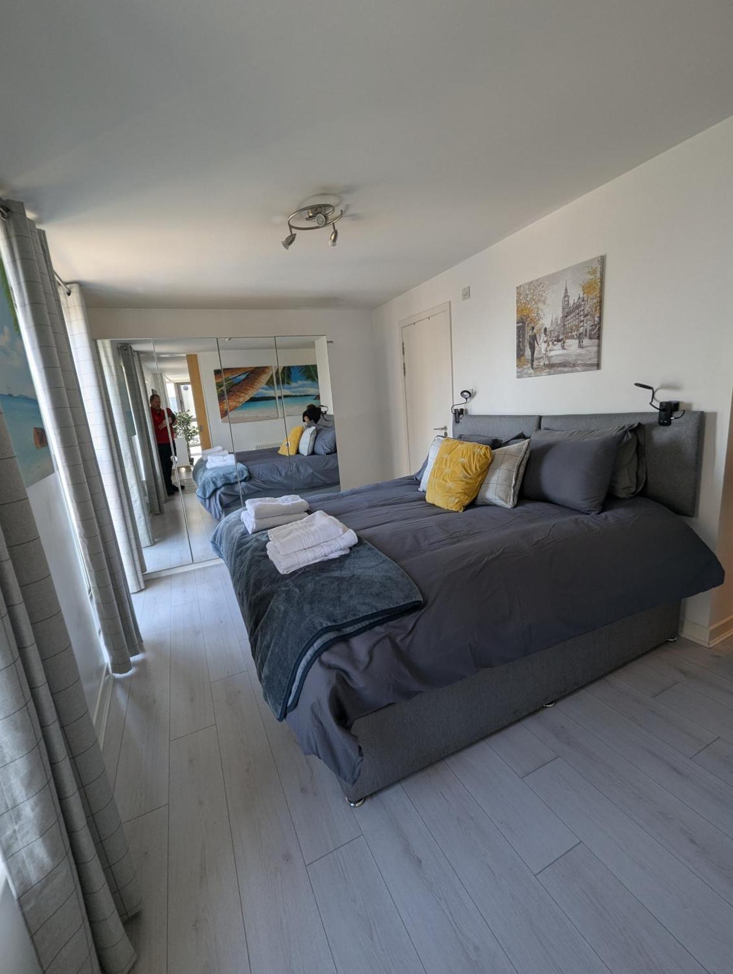 Glasgow City Centre Waterfront Apartment 외부 사진