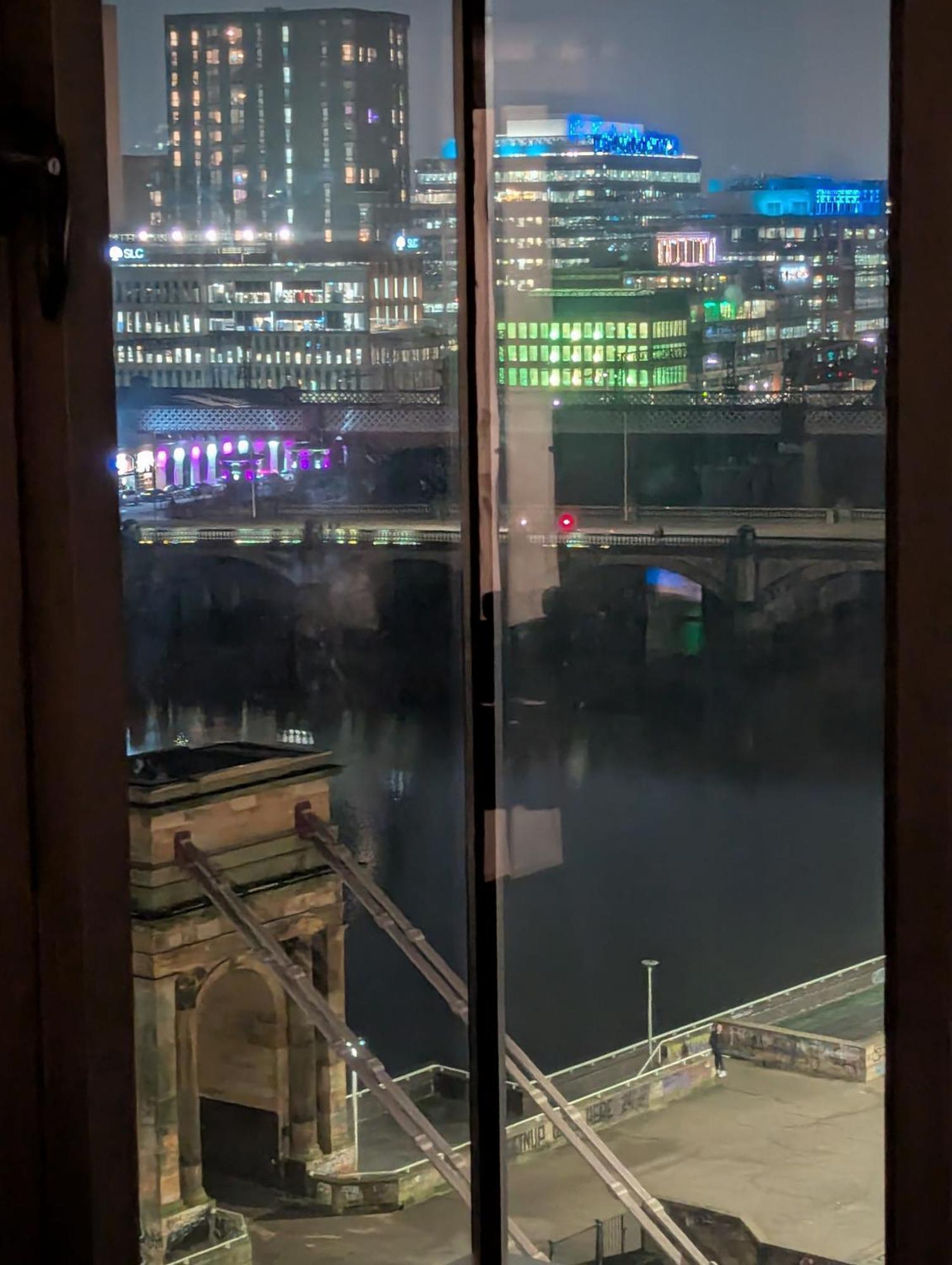 Glasgow City Centre Waterfront Apartment 외부 사진